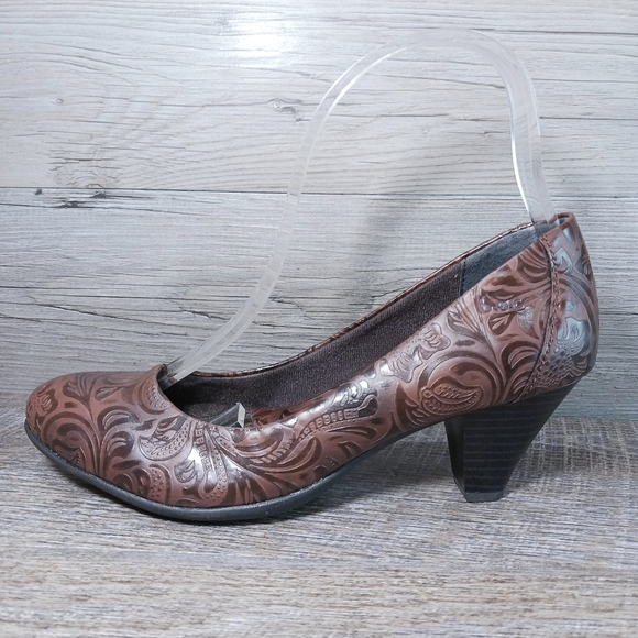 b.o.c. Heels Women's 6.5 Brown Faux Leather Floral Embossed Slip-on Shoes - Picture 1 of 10